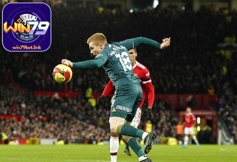 Tay cố tình cản trở bóng thường bị phạt